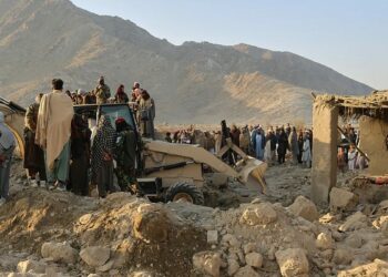 Pakistan, Afganistan'a savaş ilan etti