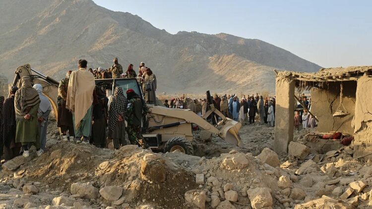 Pakistan, Afganistan'a savaş ilan etti