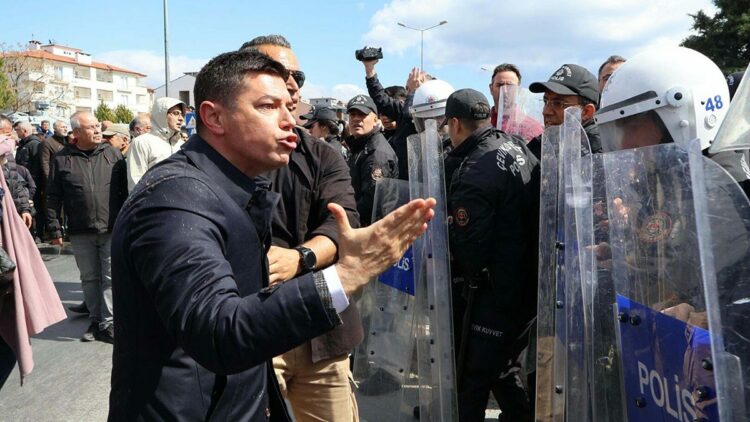Polise saldırdığı öne sürülen Marmaris Belediye Başkanı'na para cezası