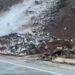Rize'de köy yolunda heyelan kamerada