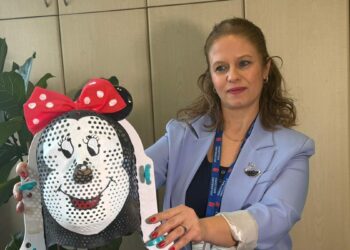 Radyoterapi gören çocuklara 'çizgi film kahramanlı' maske