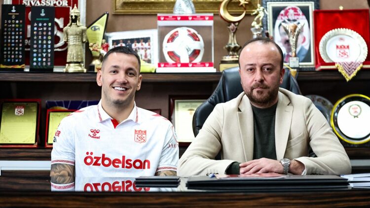 Rey Manaj yeniden Sivasspor'da