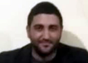Samanların üzerini kapatmak isterken akıma kapılıp öldü