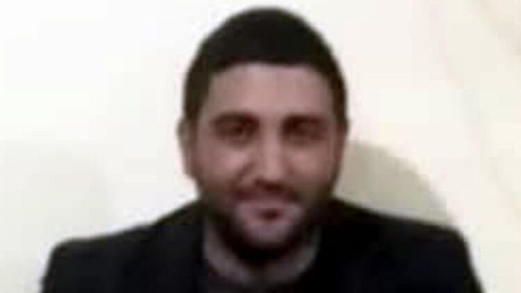 Samanların üzerini kapatmak isterken akıma kapılıp öldü