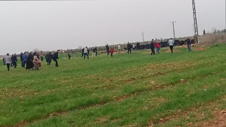 Şanlıurfa'da arazi anlaşmazlığı; 2'si kadın 10 kişi yaralandı