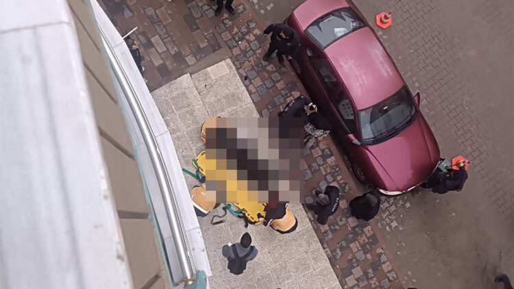 Siirt'te 3'üncü kattan düşen 2 çocuk annesi hayatını kaybetti