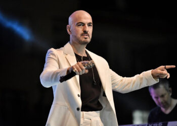 Soner Sarıkabadayı Türkiye turnesinde