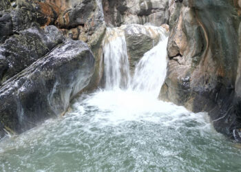 Saklı Kanyon'da yağışların ardından yeniden su akmaya başladı