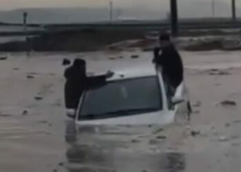 Sağanak sonrası oluşan gölette mahsur kalan 2 kişi kurtarıldı