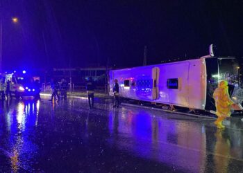 Samsun'da yolcu otobüsü devrildi: 6 yaralı