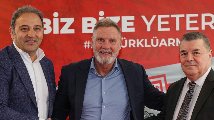 Samsunspor, Thorsten Fink ile 1,5 yıllık sözleşme imzaladı