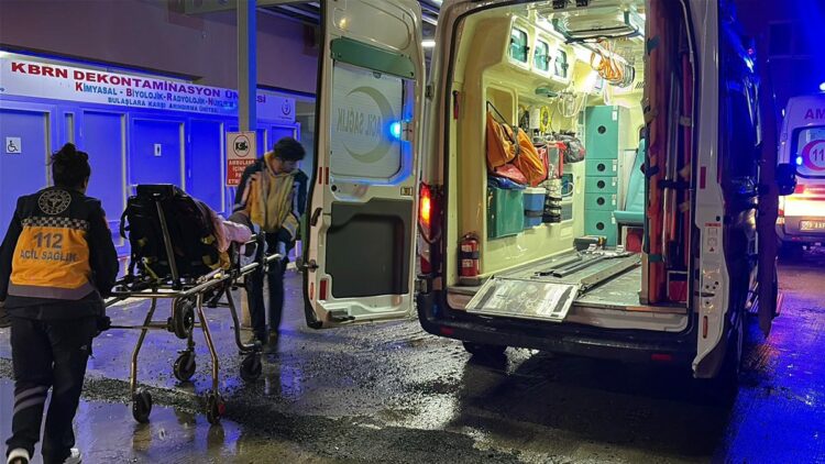 Şantiyede başına matkap düşen işçi ağır yaralandı