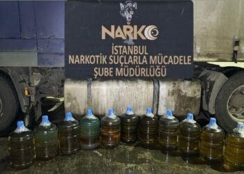 Sarıyer’de durdurulan TIR’ın özel bölmesinde 183 litre uyuşturucu ele geçirildi