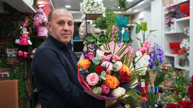 Sevgililer için gül 200, orkide 2 bin liradan başlıyor