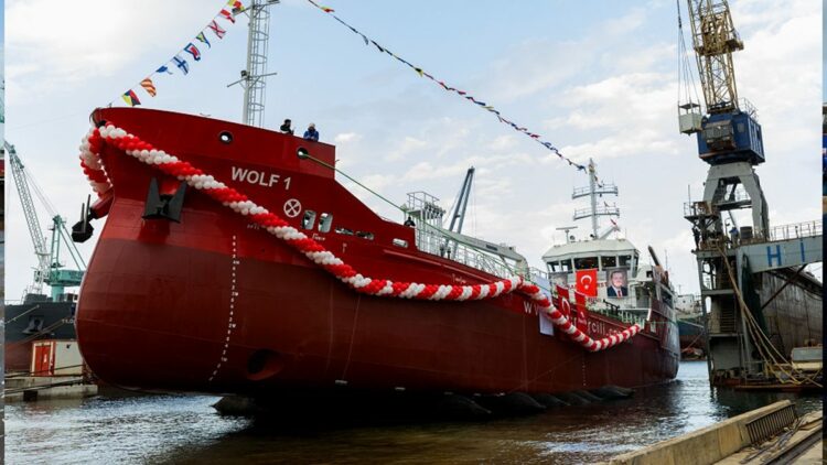Sıfır emisyonlu akaryakıt tankeri WOLF 1 denize indirildi