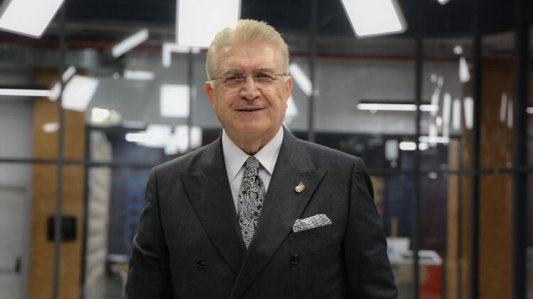 Sigara içeni değil, toplumu da zehirliyor