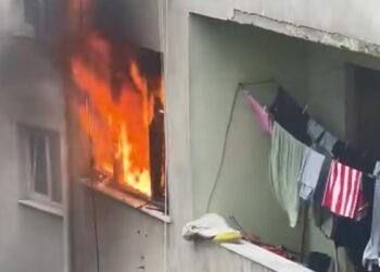 Şişli'de 5 katlı binada çıkan yangın söndürüldü