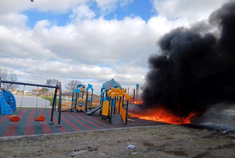 Tekirdağ'da çocuk parkında yangın