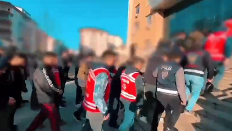 Çocuklara ait müstehcen görüntüleri satın alan 9 şüpheli tutuklandı