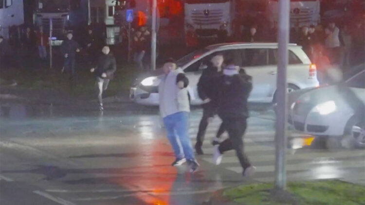 Trabzonspor'un takım otobüsüne taşlı saldırıya ilişkin 6 gözaltı