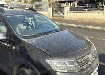 Tekirdağ'da toz taşınımı; araçlar çamurla kaplandı