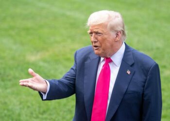Trump'ın yeni küresel gümrük vergisi yüzde 10 oranıyla yürürlüğe girdi