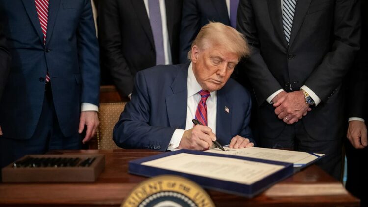 Trump’tan tüm ülkelere yüzde 10 oranında küresel gümrük tarifesi