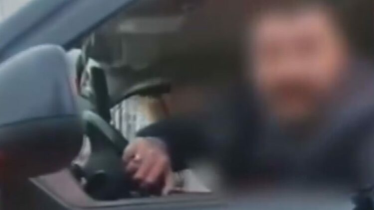 Ümraniye'de tartıştığı kişinin aracının önünü kesen sürücü yakalandı