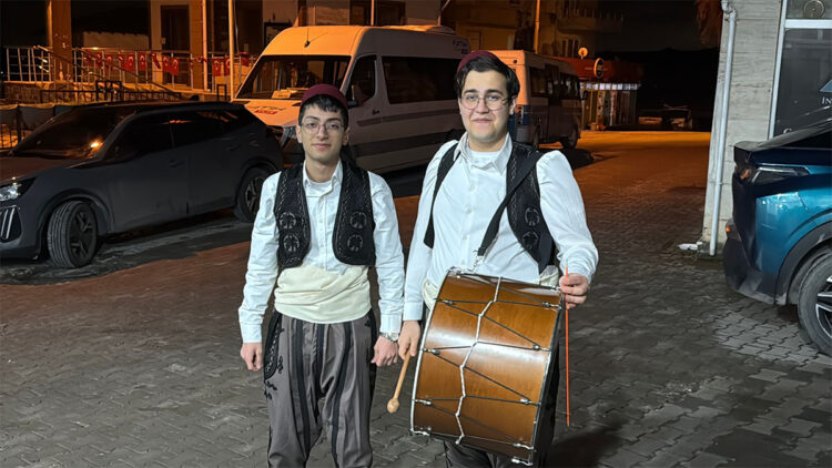 Yalova’da şalvar ve kuşak giyen öğrenciler, sahur geleneğini yaşatıyor