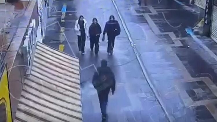 Yolda yürüyen 16 yaşındaki kızı bıçaklamıştı; o anların görüntüleri ortaya çıktı