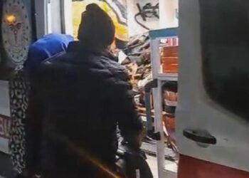 Yolu kapalı köyde rahatsızlanan hamile kadın için seferberlik
