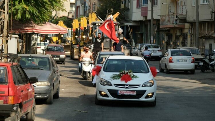'Yolu kes Can': Bir hayatta kalma sanatı olarak düğün konvoyu!
