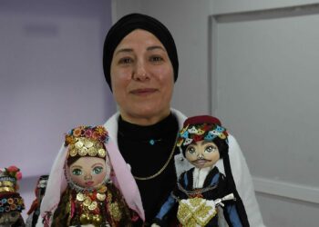 Yöresel kıyafetleri bez bebeklerde yaşatıyor