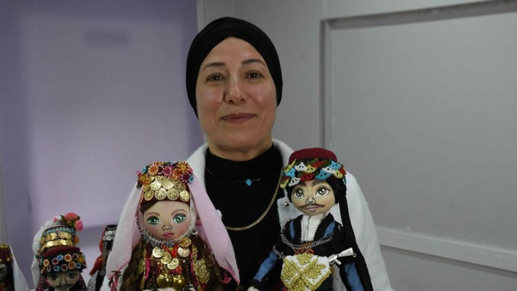 Yöresel kıyafetleri bez bebeklerde yaşatıyor