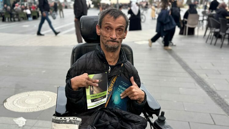 Yüzde 90 bedensel engelli, tek eliyle 3 kitap yazdı