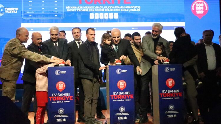 'Yüzyılın Konut Projesi' kapsamında Diyarbakır'da kuralar çekildi