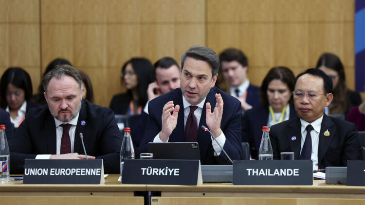 Daha güçlü bir enerji geleceği inşa etmek için çalışmaya devam edeceğiz