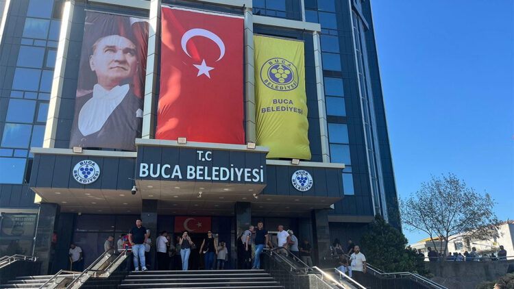 İzmir'in Buca Belediyesi'ne operasyon: 28 gözaltı kararı 