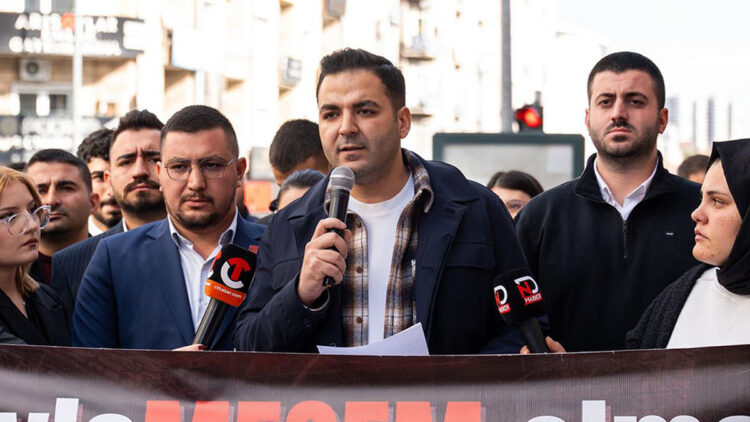 Bu siyasi cezalandırmayı onur nişanesi kabul ediyorum!