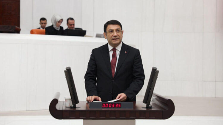 Siyaset transferle değil, ilkeyle yapılır