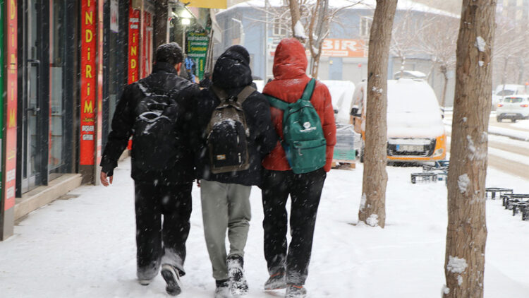 Erzincan'da eğitime kar engeli