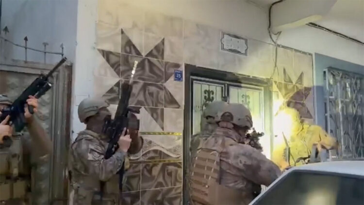 Şanlıurfa'da DEAŞ'a finansman sağlayan 10 kişi tutuklandı