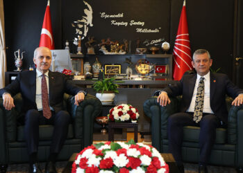 Meclis'te görüşme trafiği! Numan Kurtulmuş'tan Özgür Özel'e ziyaret