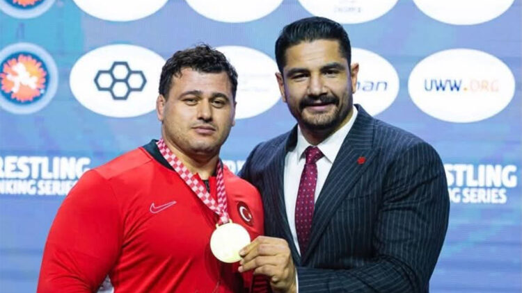 Rıza Kayaalp, UWW 1'inci Ranking Series Zagrep Open’da altın madalya kazandı