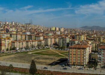 ​Bir Ankara distopyası: Kızılay'ın plazaları, Demetevler'in balkonlarına karşı