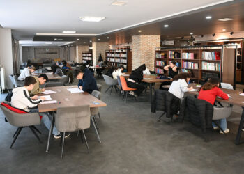 Uyanık Kütüphane’de üniversite sınavı provası