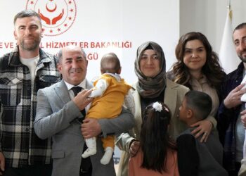 10 çocuk, koruyucu ailelerle sıcak yuvaya kavuştu