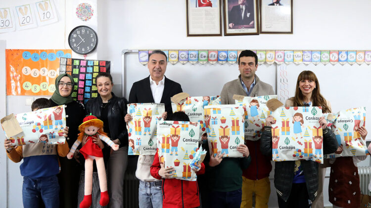 Çankaya Belediyesi'nden Karataşlı çocuklara bayram hediyesi