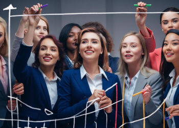 Krize rağmen ayakta: Kadınların ekonomik stratejileri