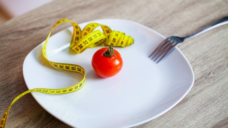 Aç kalmak kilo verdirir mi?